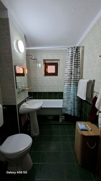 Scriitorilor, Florilor.